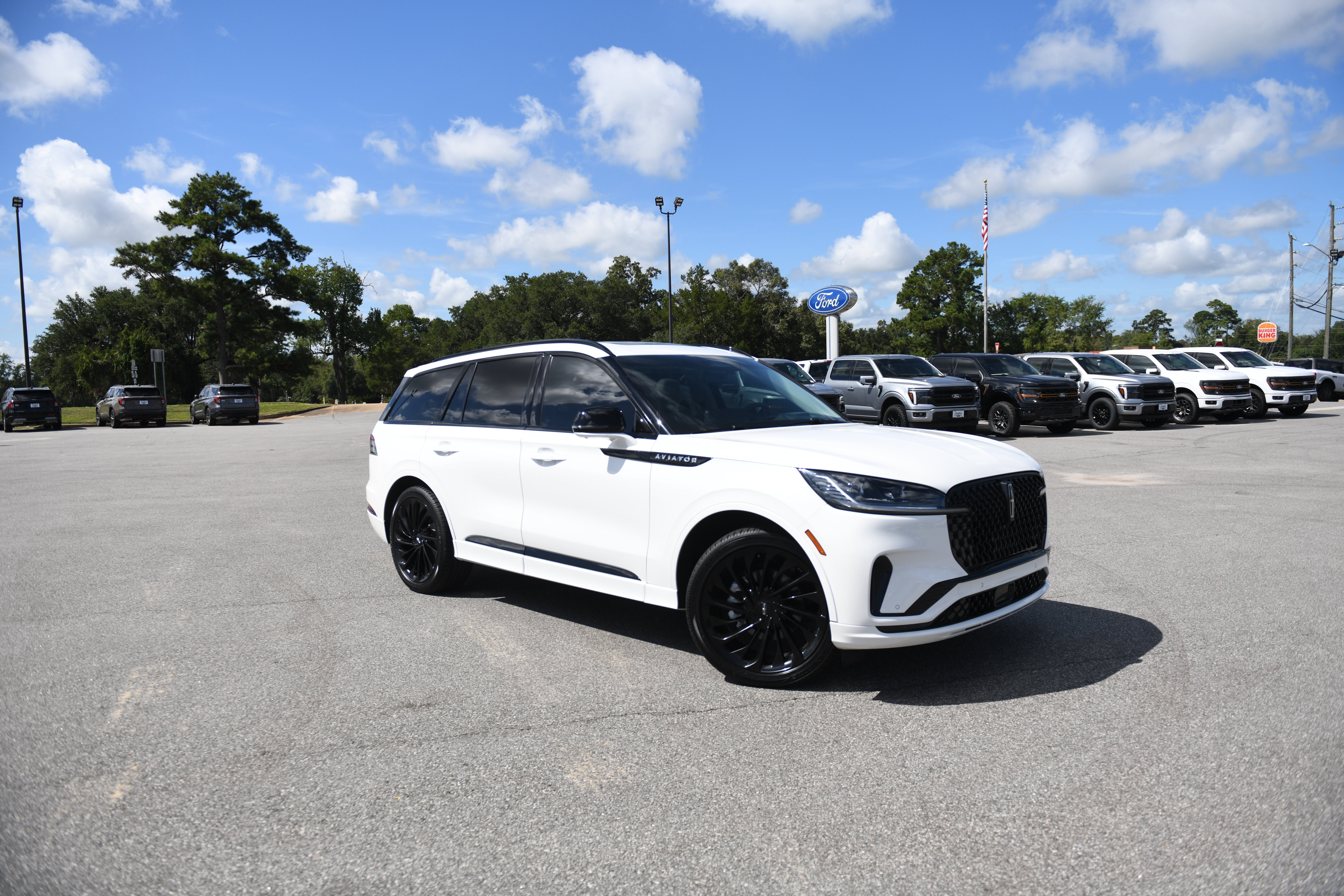 Used 2025 Lincoln Aviator Reserve w/ Jet Appearance Package RWD image 2