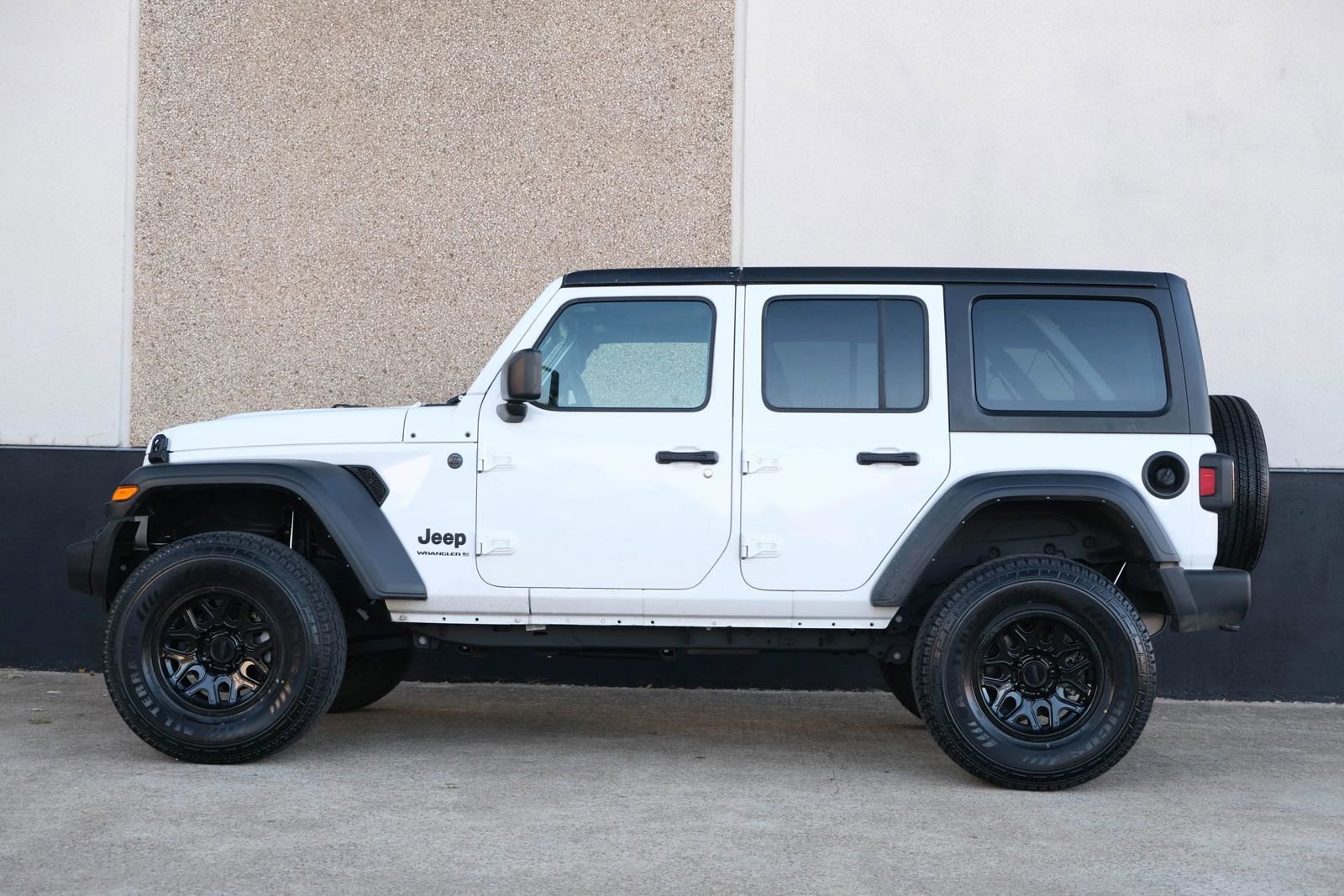 Used 2023 Jeep Wrangler Unlimited Sport image 6
