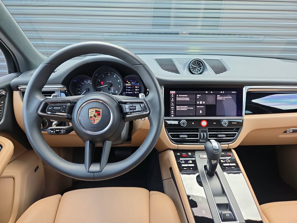 Certified 2026 Porsche Macan AWD/4WD image 8