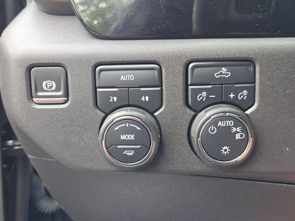 Certified 2024 Chevrolet Silverado 1500 LT AWD/4WD image 37