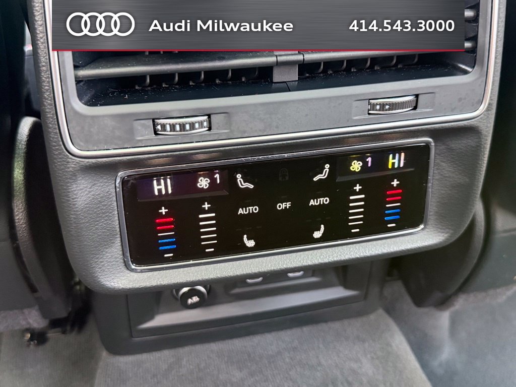Used 2024 Audi SQ8 Prestige AWD/4WD image 38