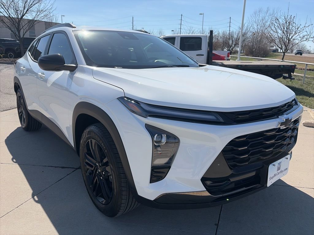 Certified 2025 Chevrolet Trax ACTIV w/ Sunroof Package image 2