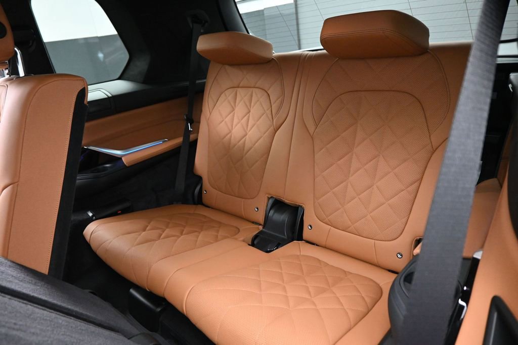 Used 2026 BMW X7 xDrive40i w/ Executive Package AWD/4WD image 19