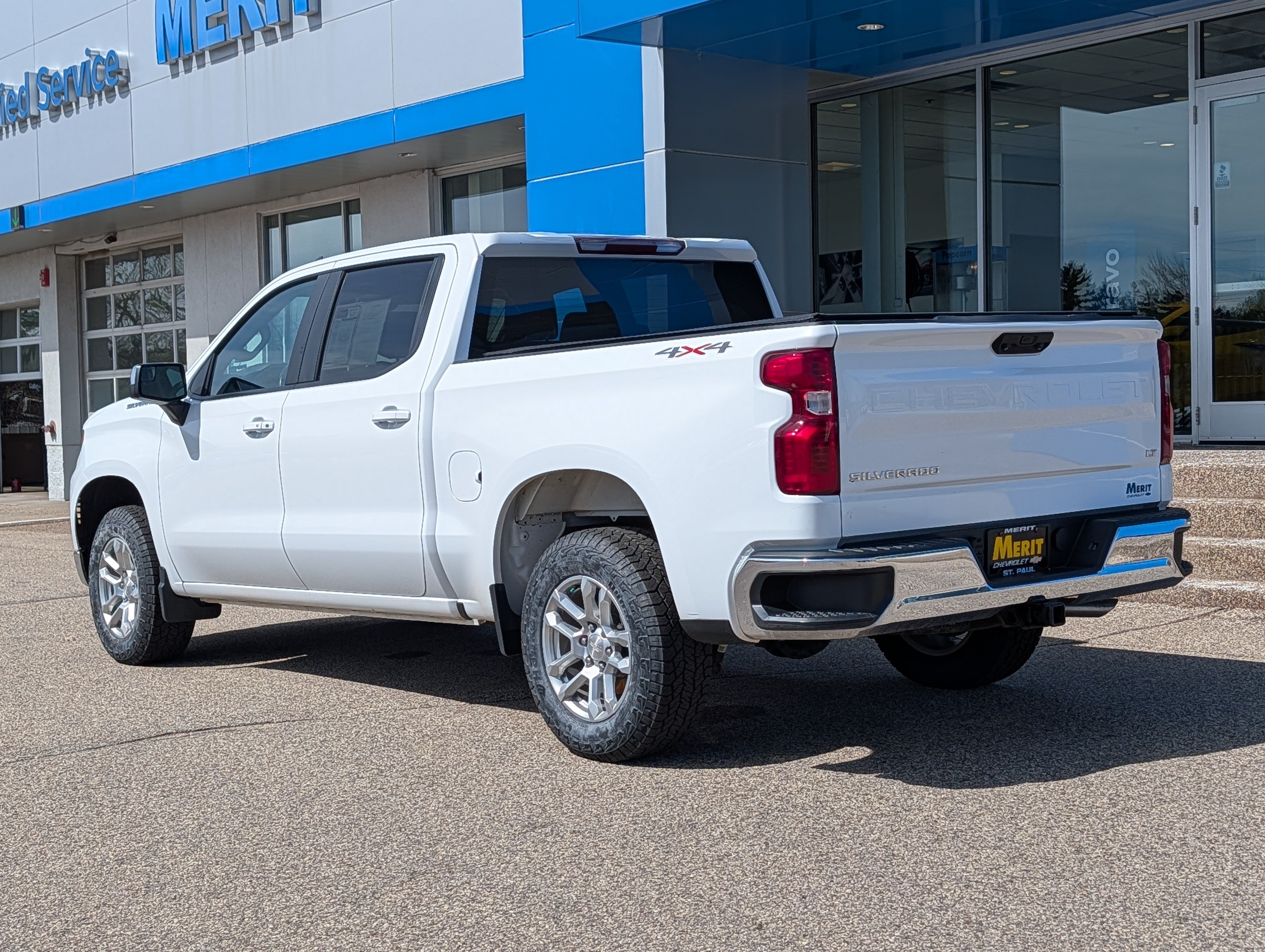 Used 2022 Chevrolet Silverado 1500 LT AWD/4WD image 4