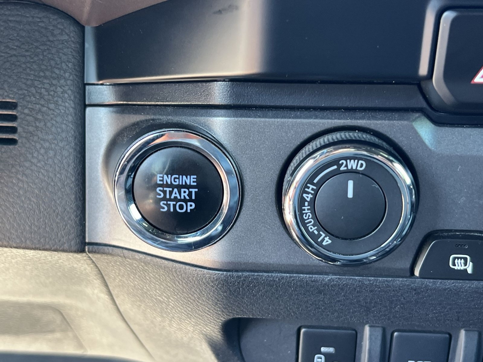 Used 2023 Toyota Tacoma TRD Off-Road w/ Technology Package AWD/4WD image 28