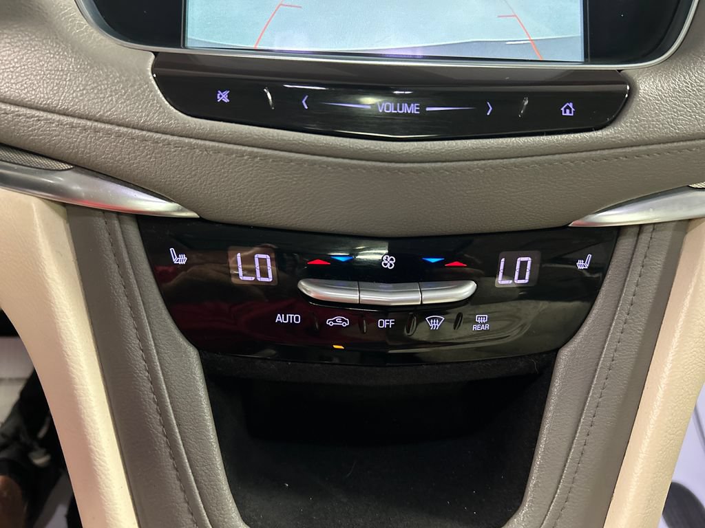 Used 2018 Cadillac XT5 Luxury w/ Driver Awareness Package FWD image 19