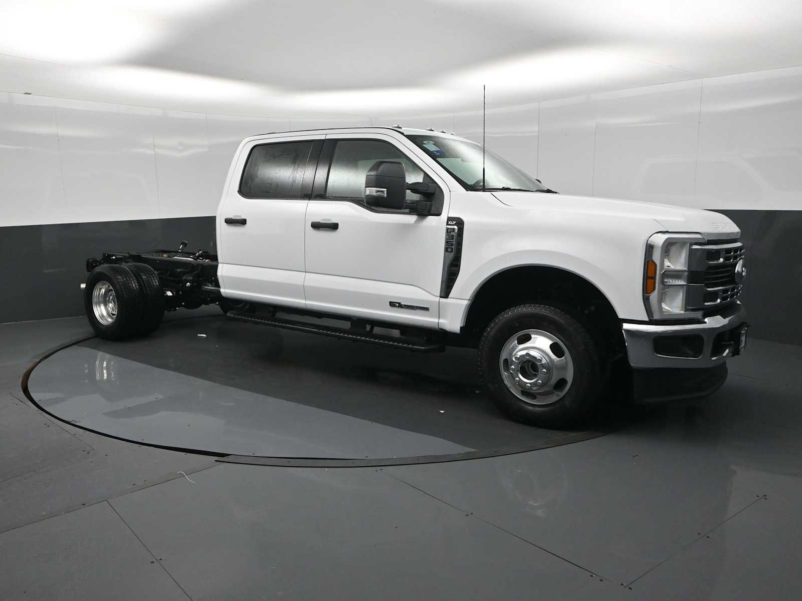 New 2026 Ford F350 XLT AWD/4WD image 2