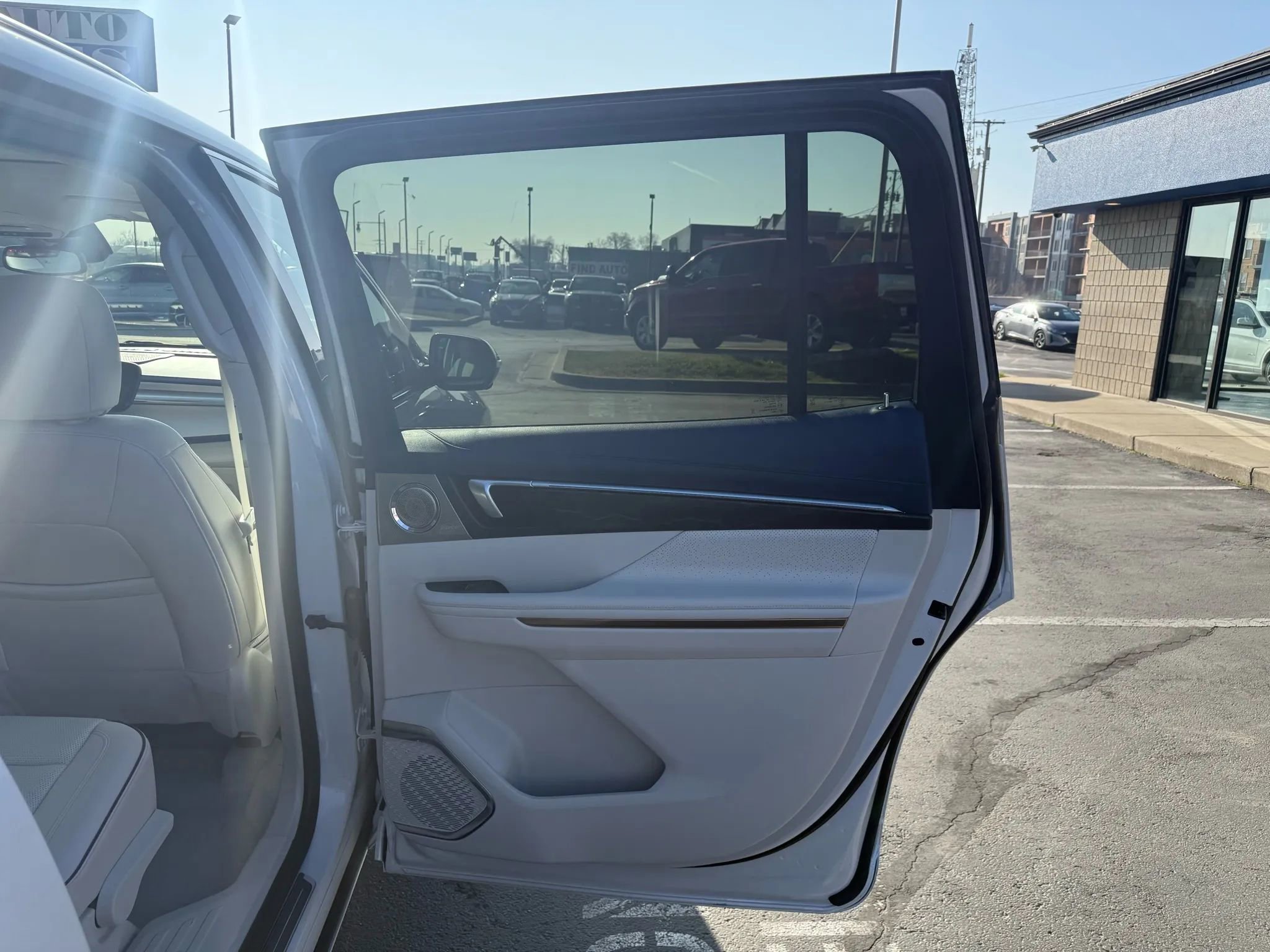 Used 2025 Buick Enclave Avenir w/ Trailering Package, 5000 lbs. image 31