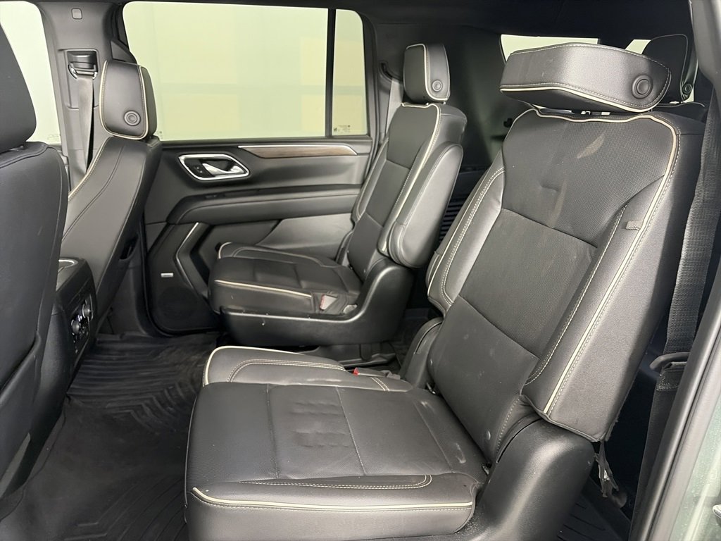 Used 2023 Chevrolet Suburban Premier image 13