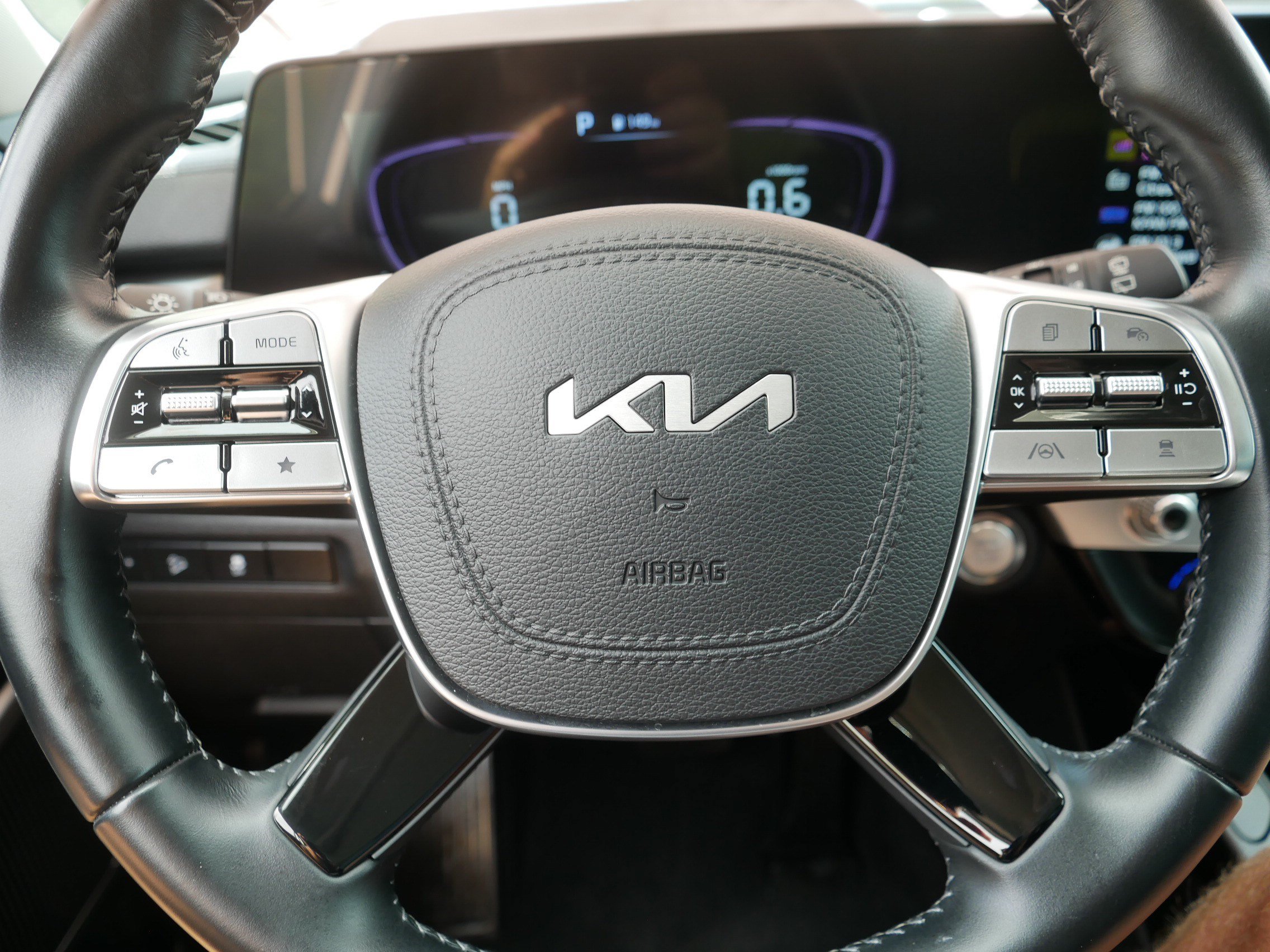 Certified 2024 Kia Telluride S w/ S Sunroof Package AWD/4WD image 25