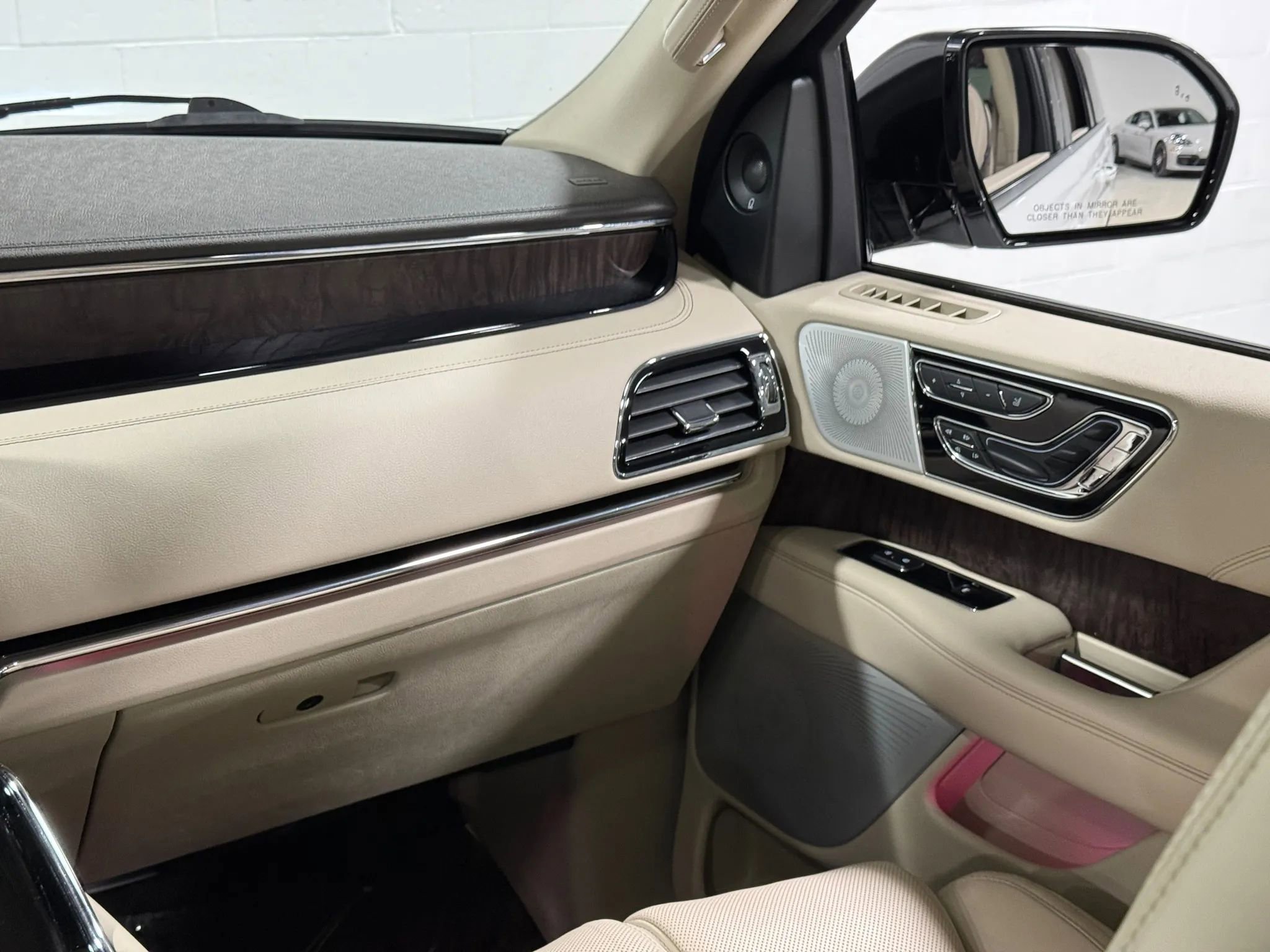 Used 2020 Lincoln Navigator Reserve w/ Luxury Package image 44