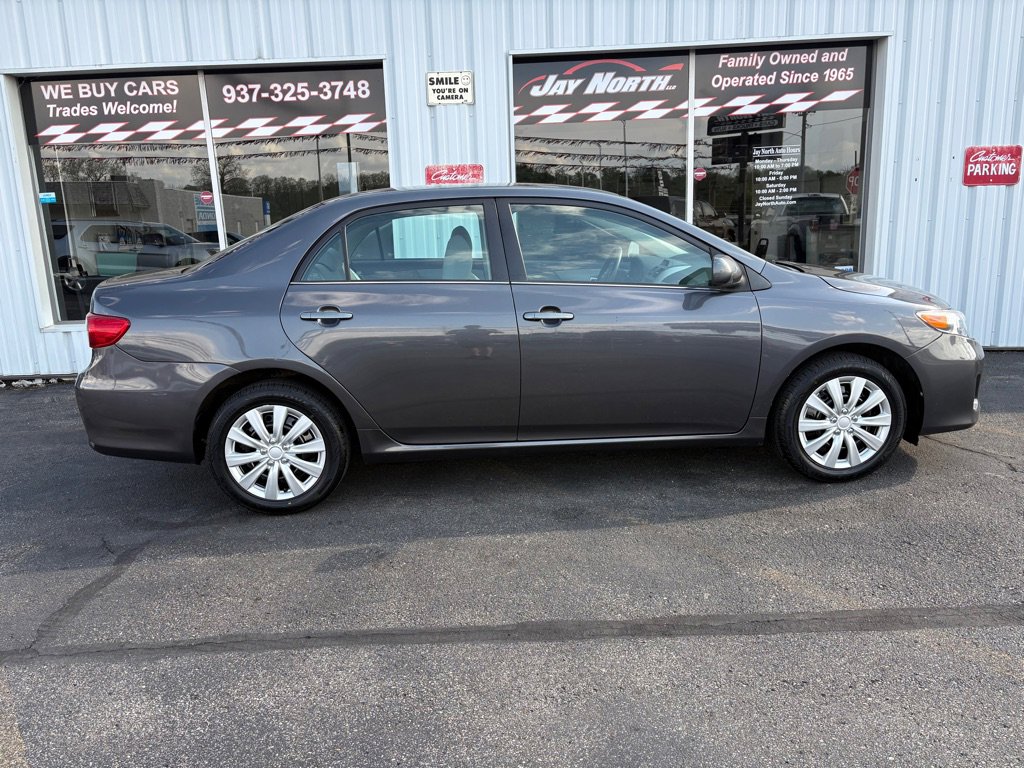Used 2013 Toyota Corolla LE FWD image 2