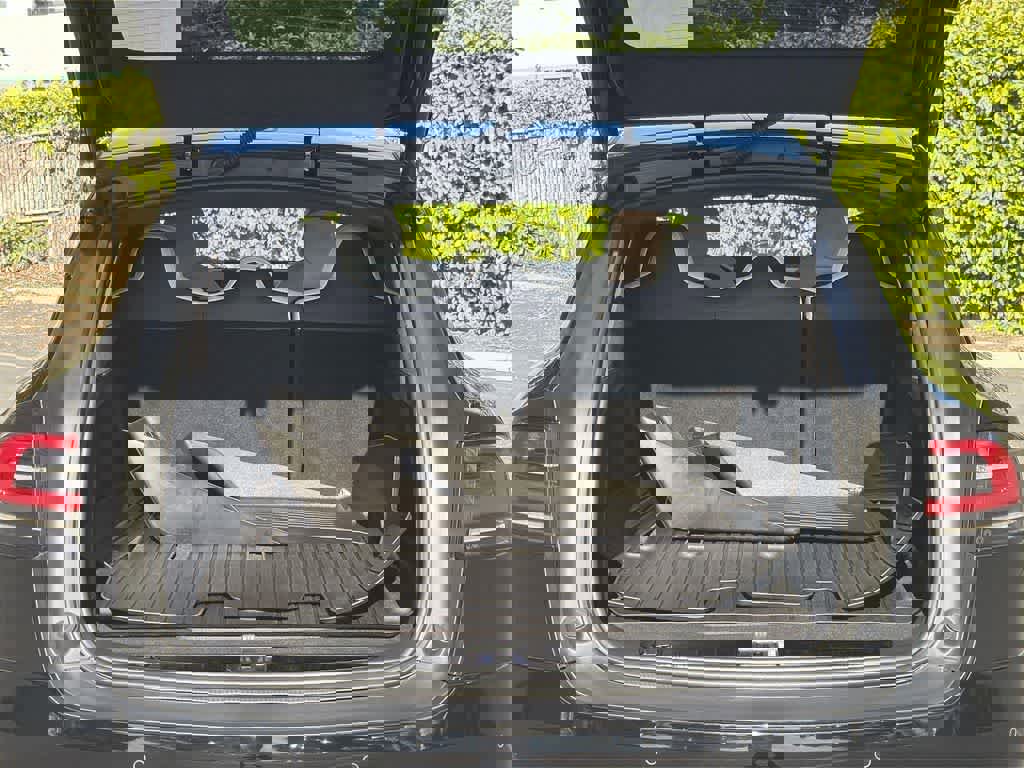 Used 2022 Tesla Model X image 28