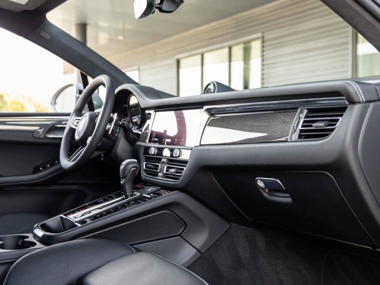 New 2026 Porsche Macan GTS image 97