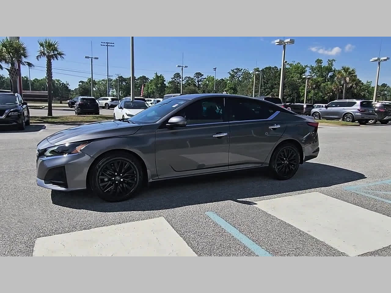 Used 2025 Nissan Altima 2.5 SV w/ SV Special Edition Package FWD image 23
