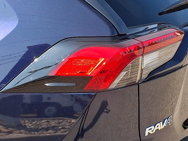 Used 2022 Toyota RAV4 XLE Premium FWD image 29
