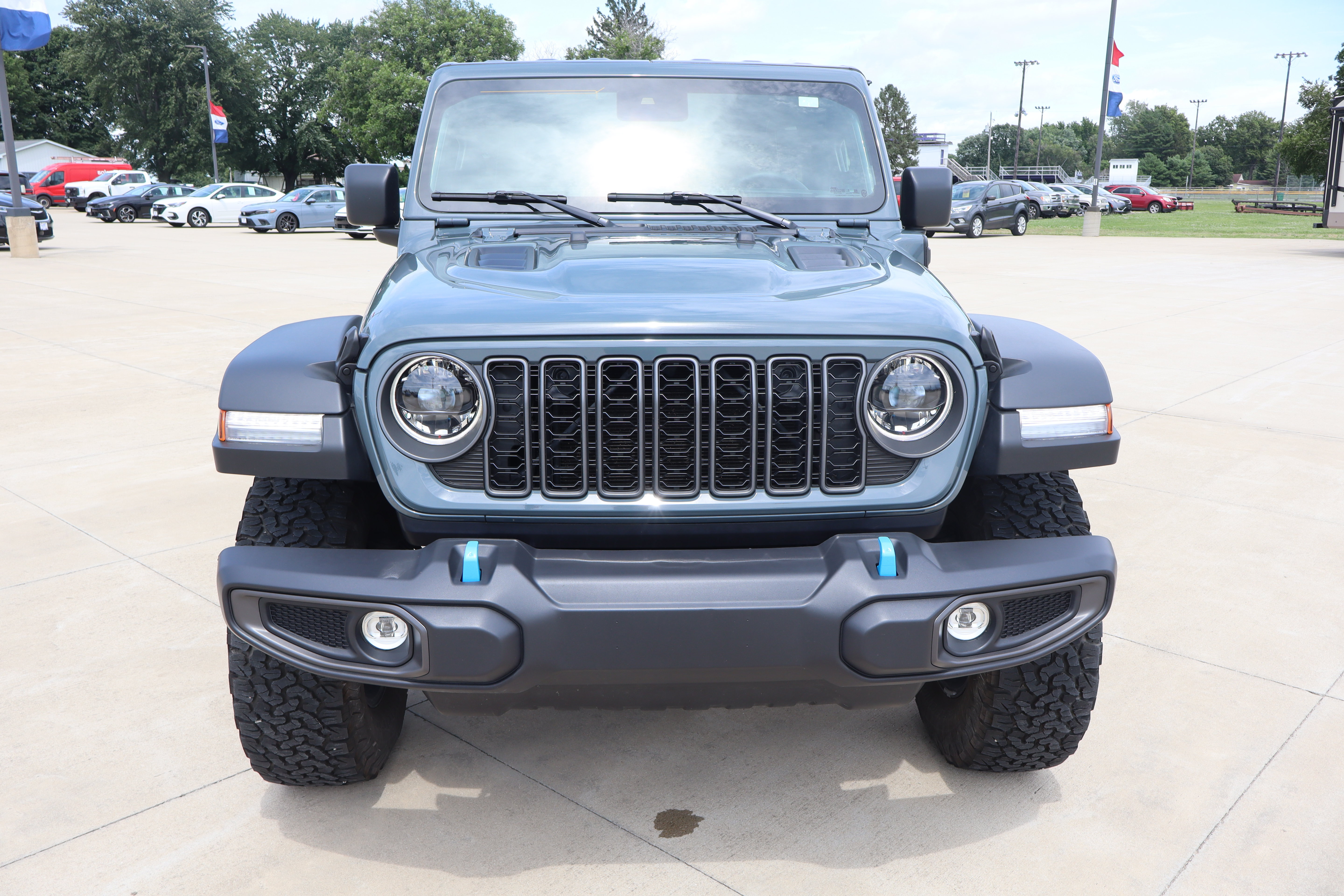 Used 2025 Jeep Wrangler Unlimited Rubicon 4xe w/ Safety Group AWD/4WD image 2