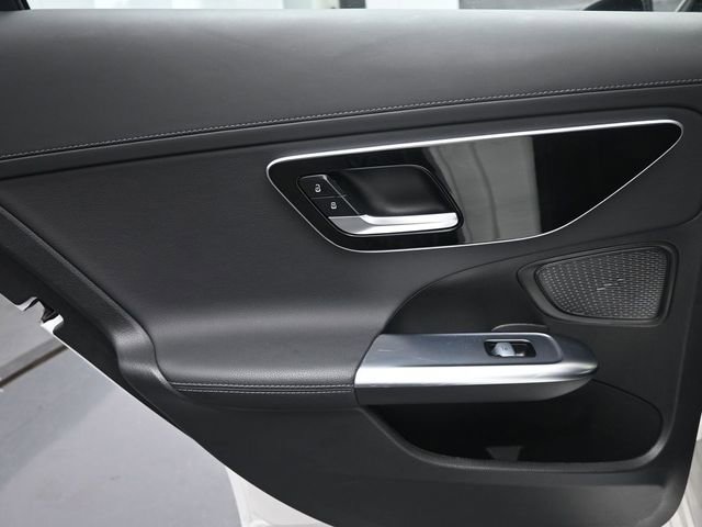 Used 2022 Mercedes-Benz C 300 Sedan image 23