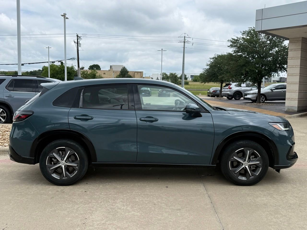 Used 2024 Honda HR-V EX-L image 6
