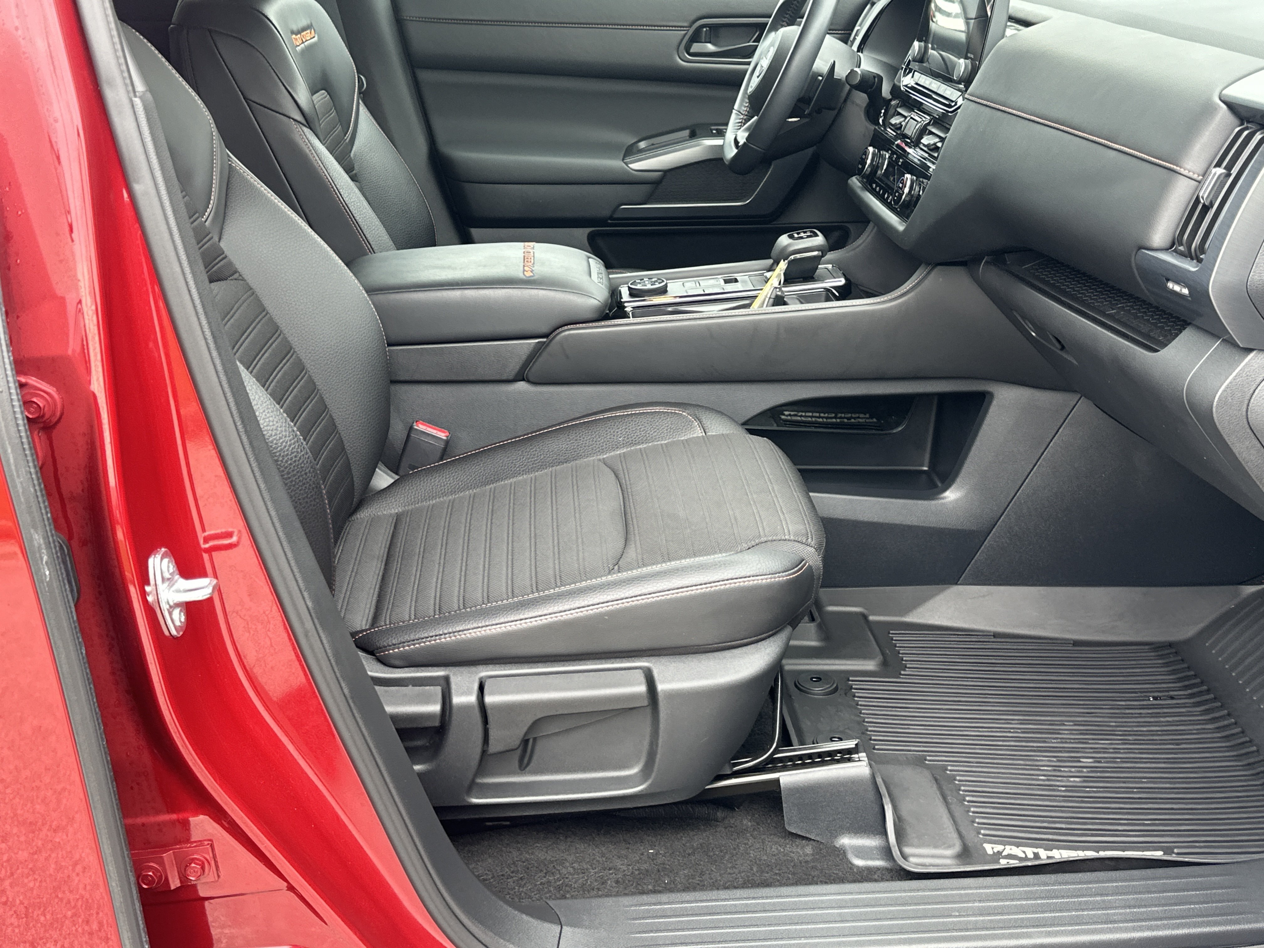 Used 2025 Nissan Pathfinder Rock Creek AWD/4WD image 13