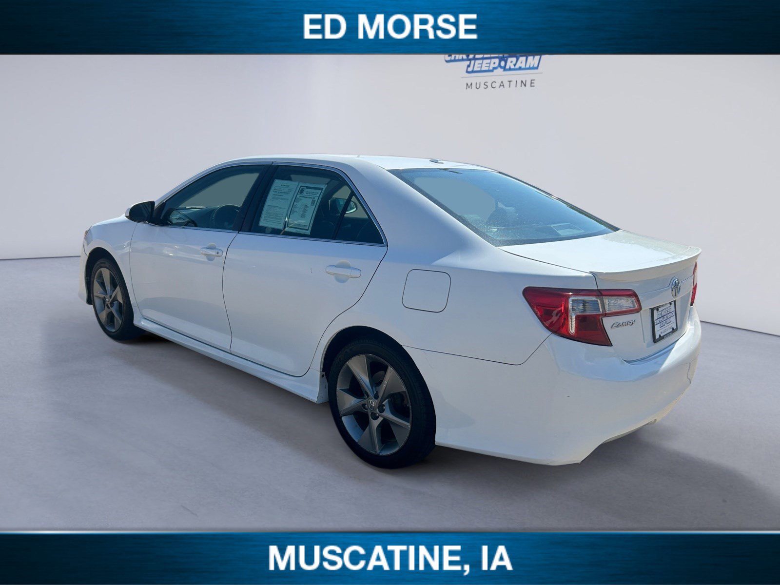 Used 2012 Toyota Camry SE w/ Leather Pkg FWD image 3