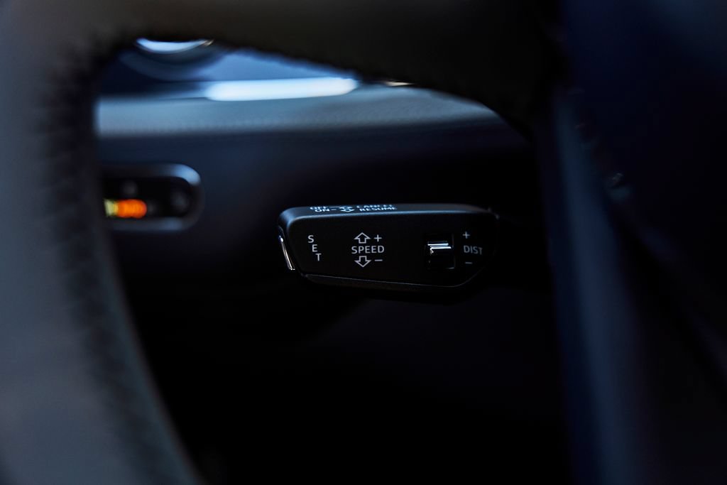 Used 2025 Bentley Bentayga Extended Wheelbase AWD/4WD image 60