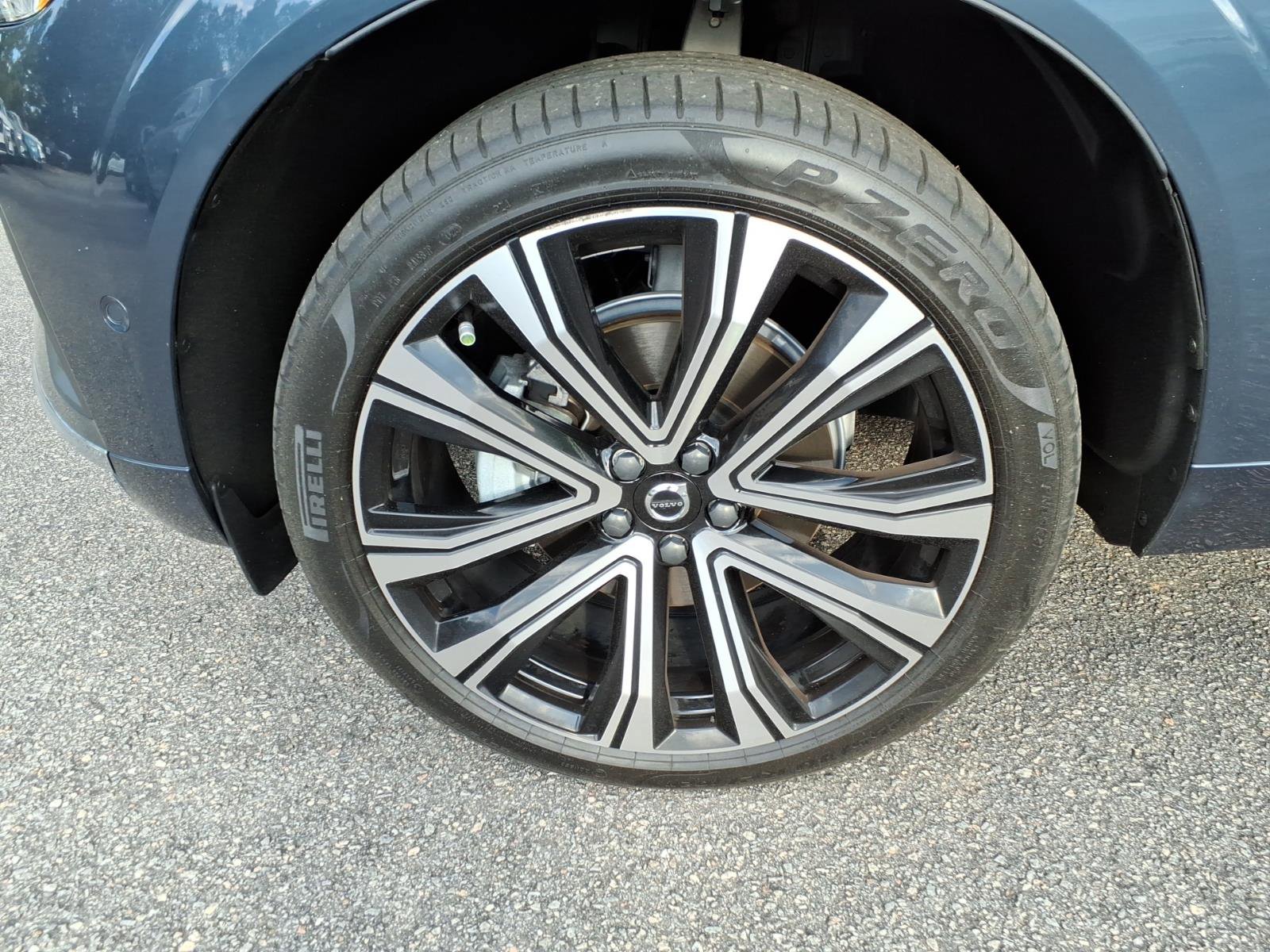 Certified 2023 Volvo XC60 B5 Ultimate w/ Climate Package FWD image 11
