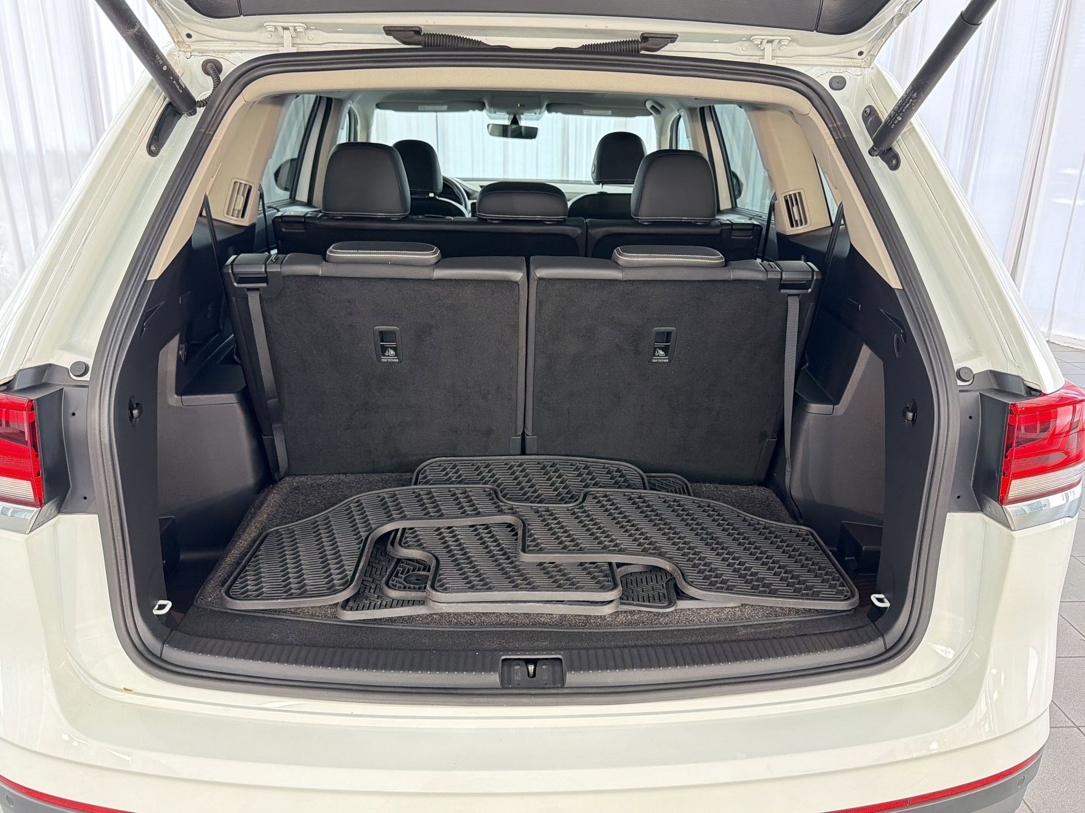 Used 2023 Volkswagen Atlas SE w/ Panoramic Sunroof Package image 35