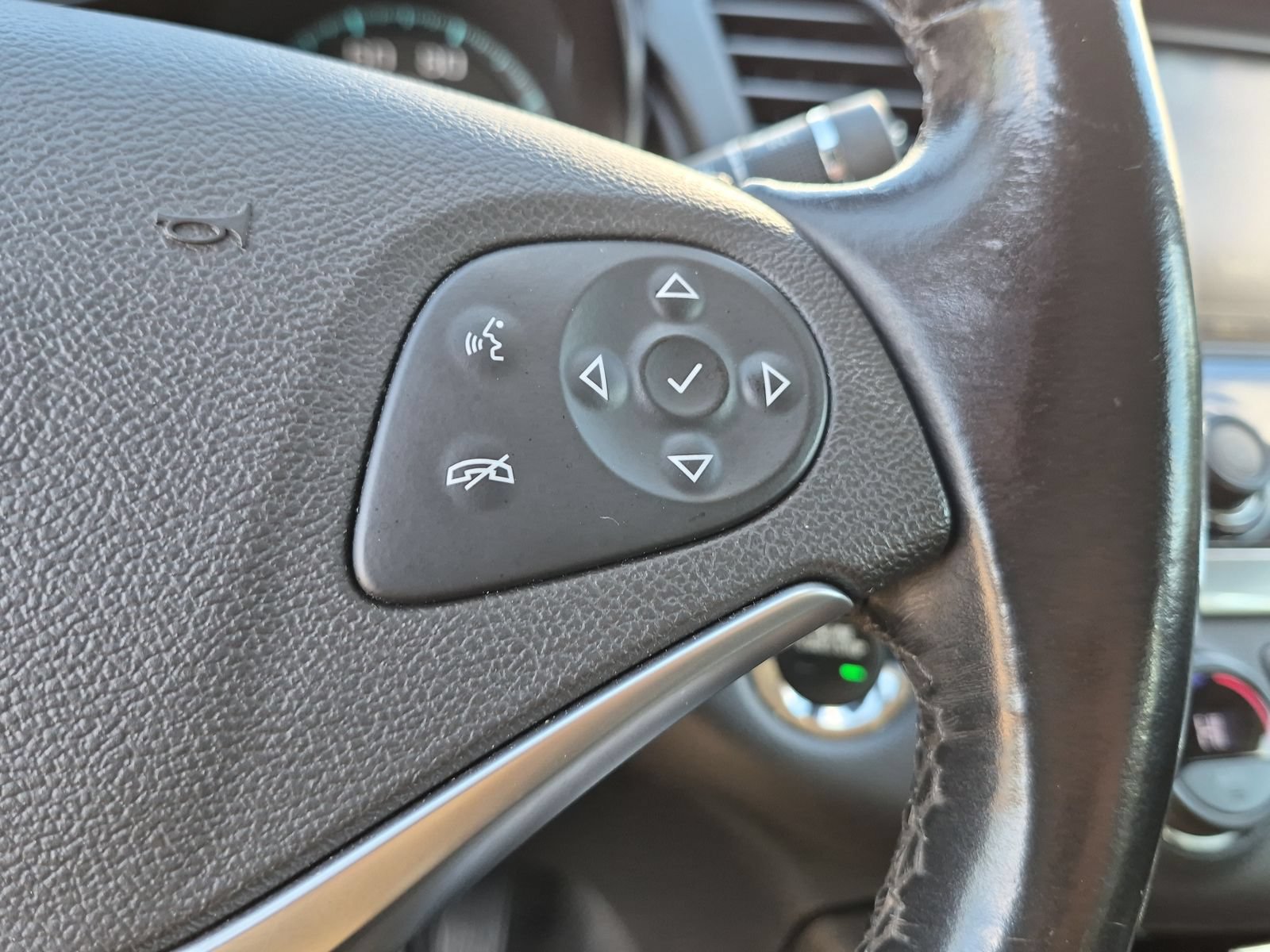 Used 2018 Chevrolet Impala LT FWD image 25