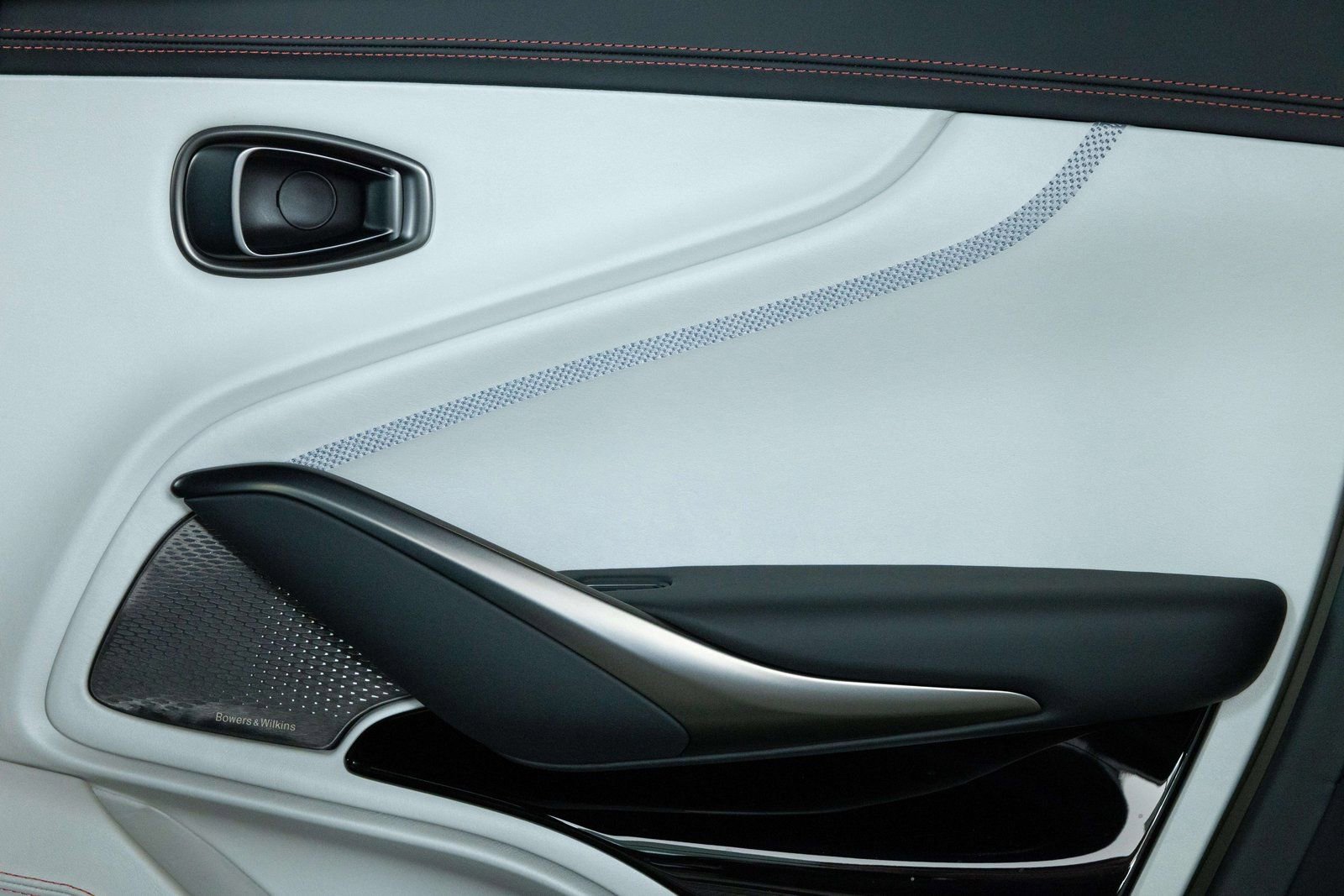 Used 2025 Aston Martin DBX 707 image 45