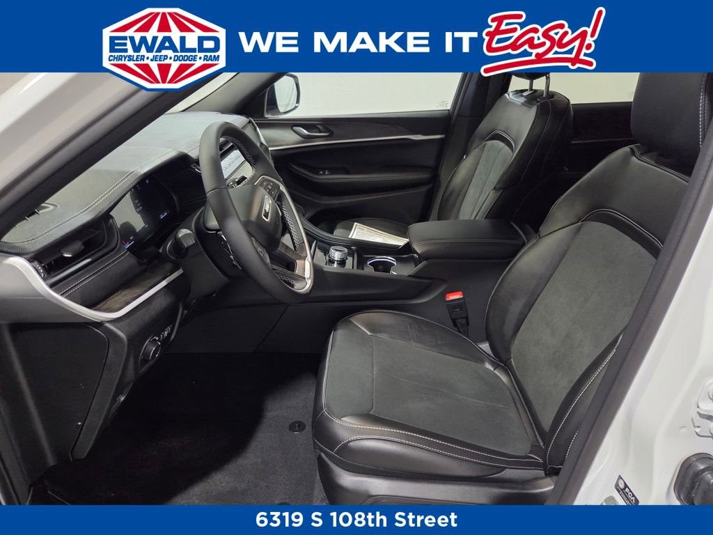 New 2026 Jeep Grand Cherokee Altitude image 10