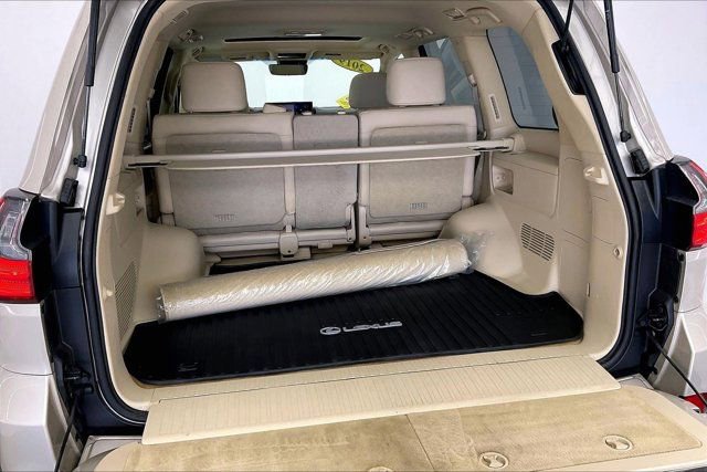 Used 2019 Lexus LX 570 4WD w/ Luxury Package image 28