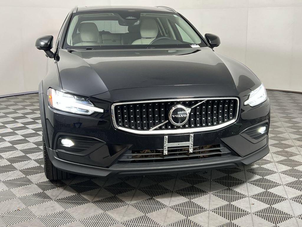 Certified 2024 Volvo V60 B5 Cross Country Plus w/ Protection Package Premier image 4