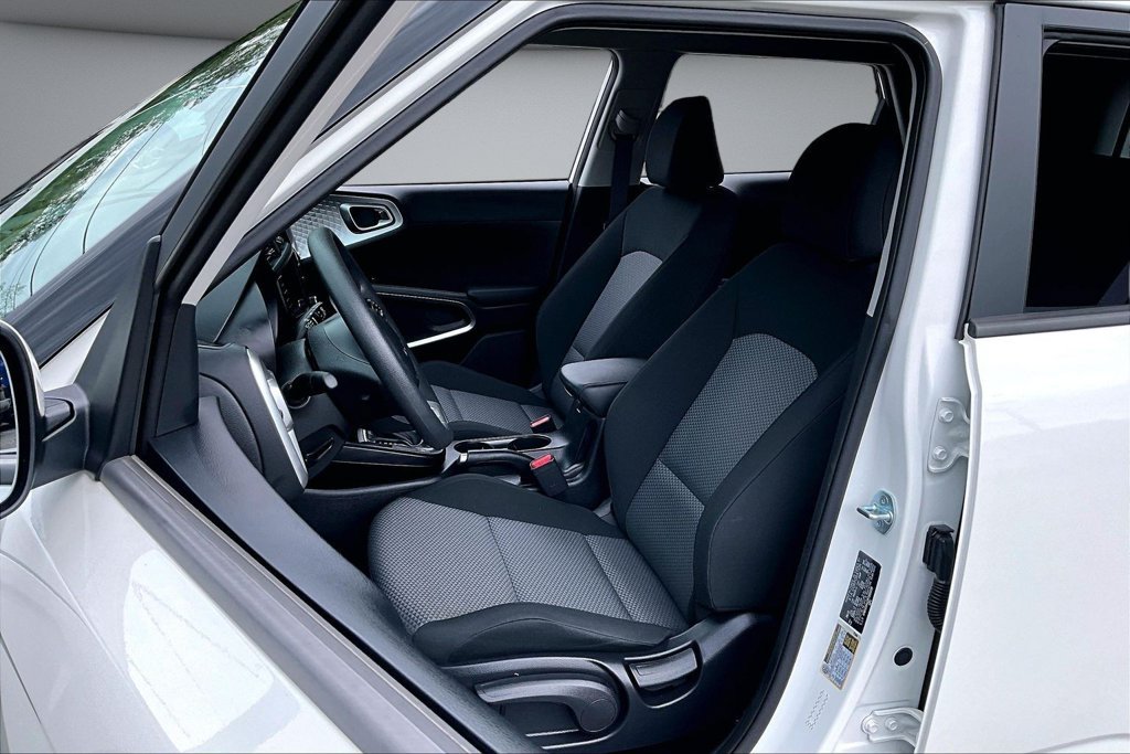 Used 2023 Kia Soul LX w/ Option Group 015 FWD image 21