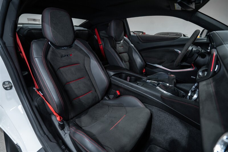 Used 2018 Chevrolet Camaro ZL1 RWD image 31