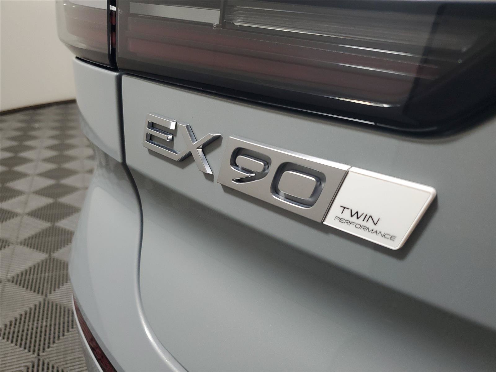 Certified 2025 Volvo EX90 Ultra AWD/4WD image 7
