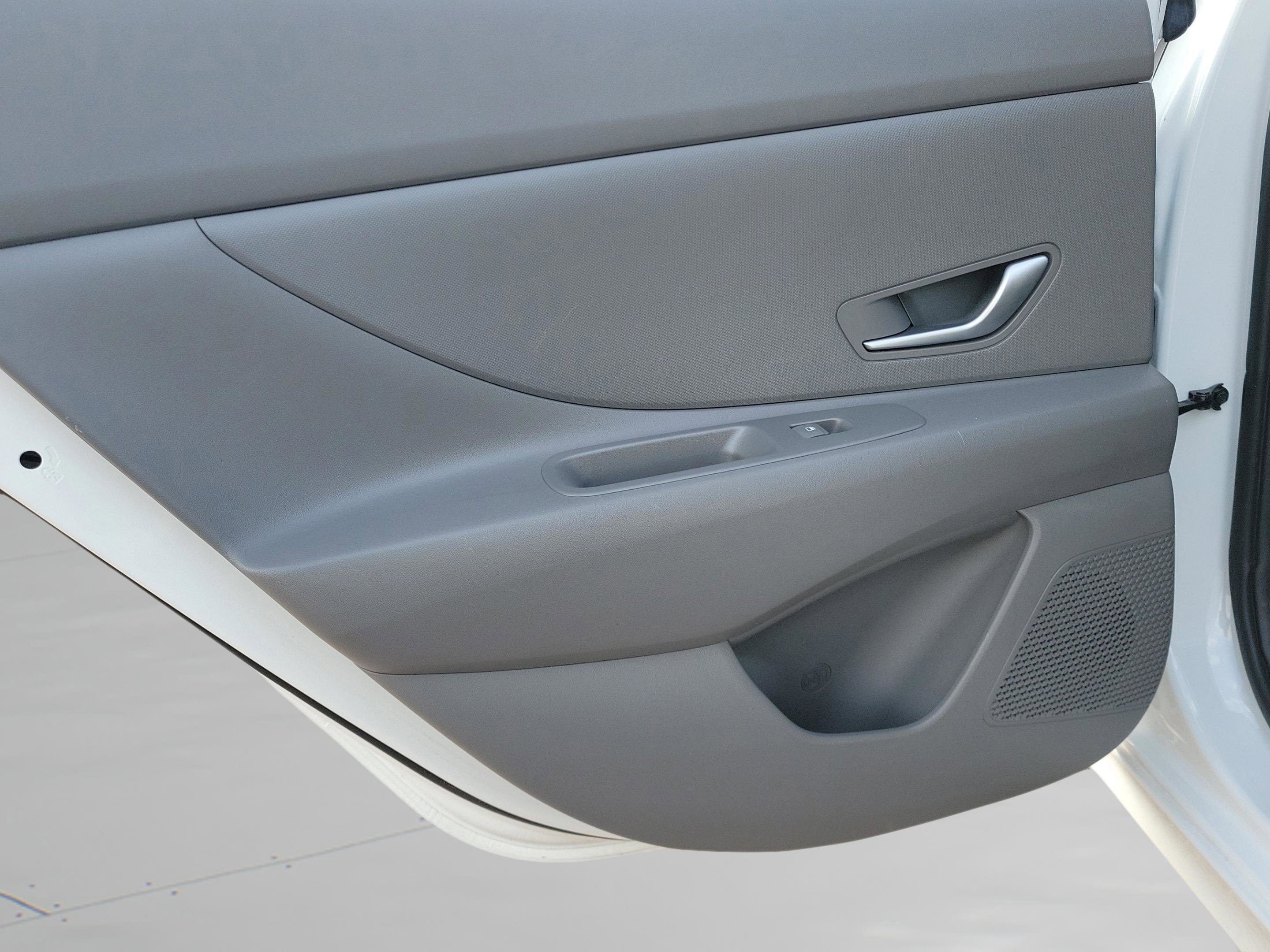 Certified 2022 Hyundai Elantra SEL image 8