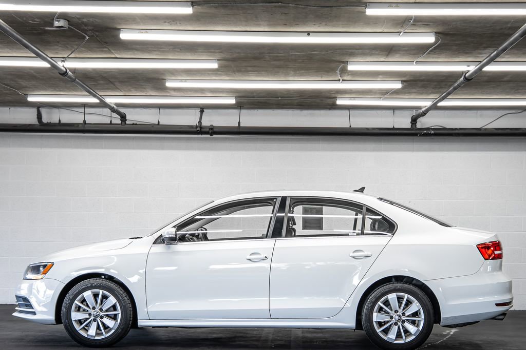 Used 2015 Volkswagen Jetta SE image 2