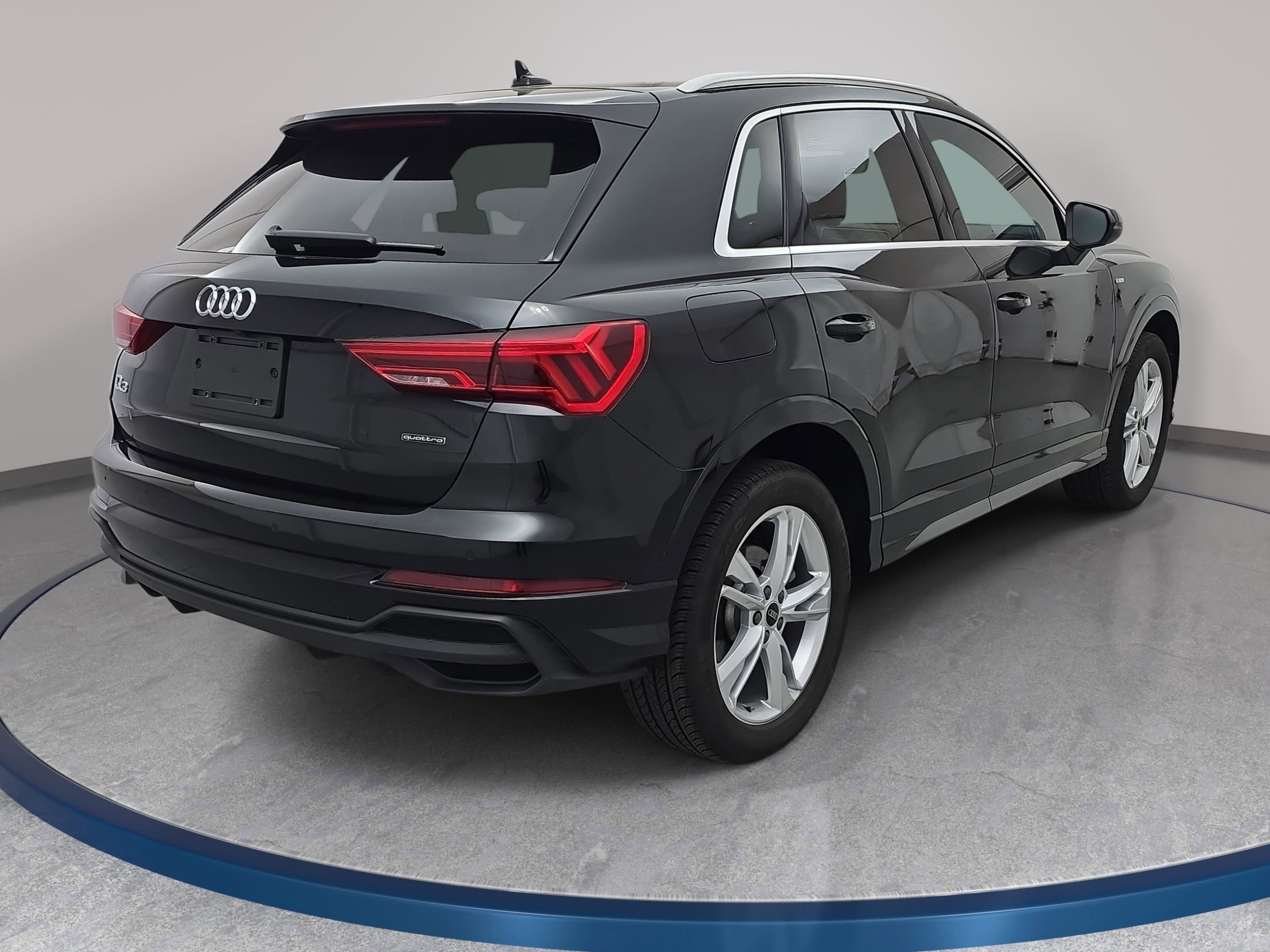 Used 2024 Audi Q3 2.0T Premium w/ Convenience Package image 5