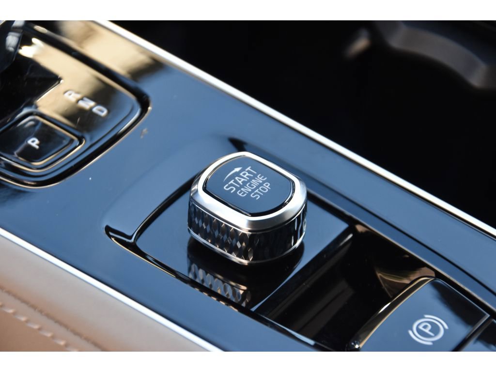 Certified 2026 Volvo XC90 B5 Plus image 38