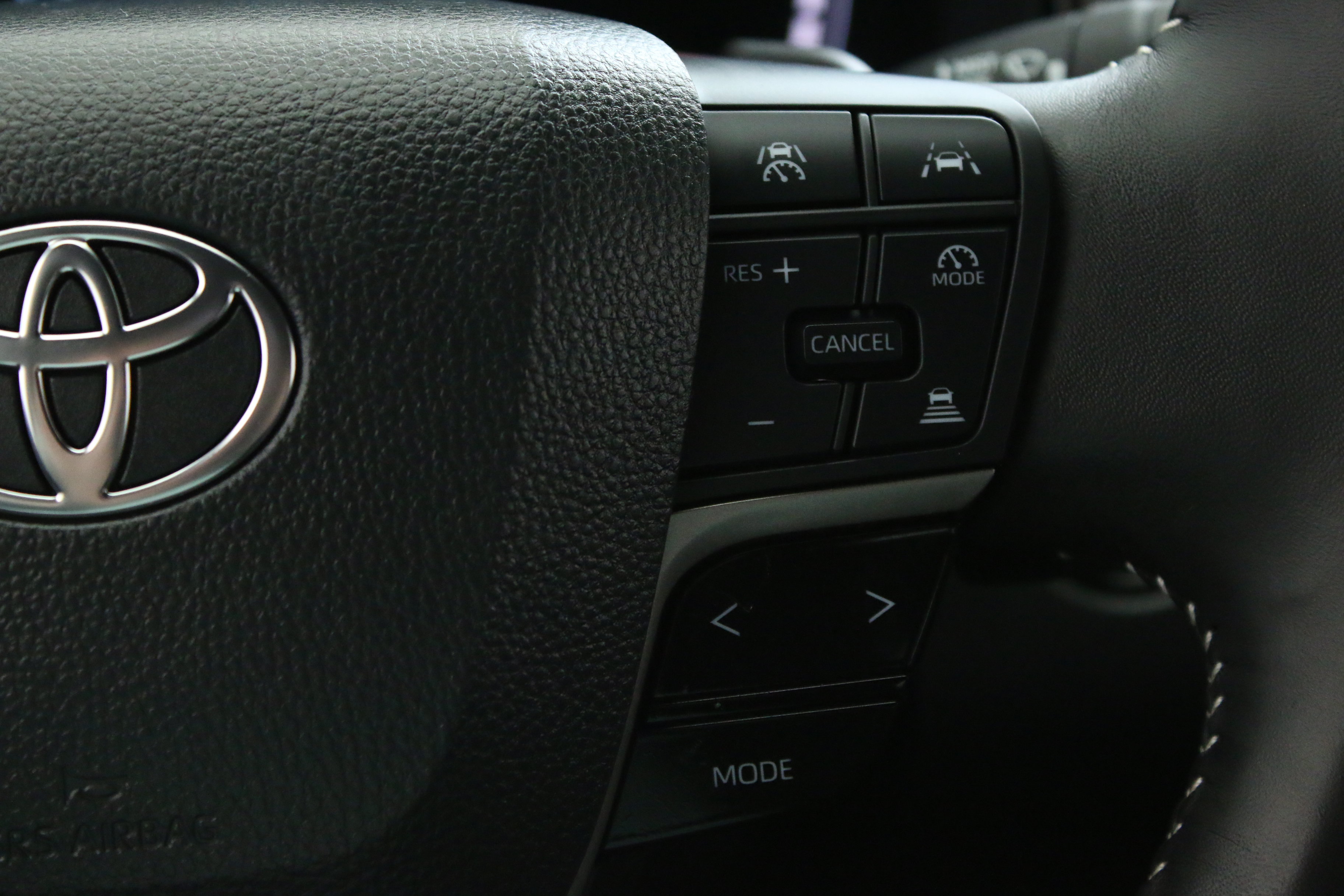 Used 2025 Toyota Camry SE w/ Convenience Package FWD image 14