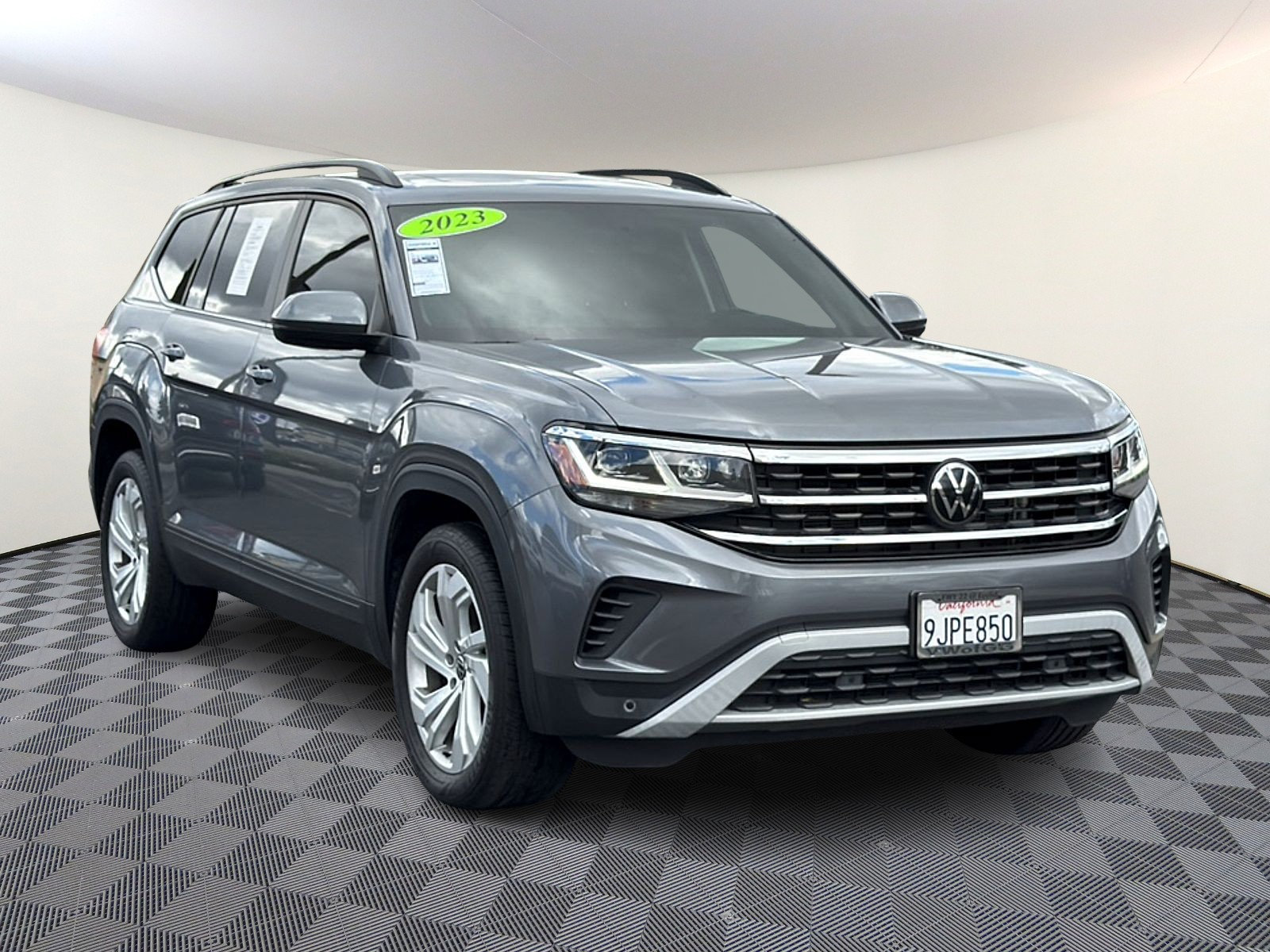 Used 2023 Volkswagen Atlas SE w/ Panoramic Sunroof Package FWD image 1