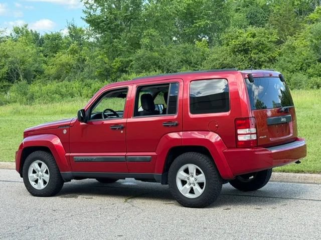 Used 2009 Jeep Liberty Sport AWD/4WD image 23