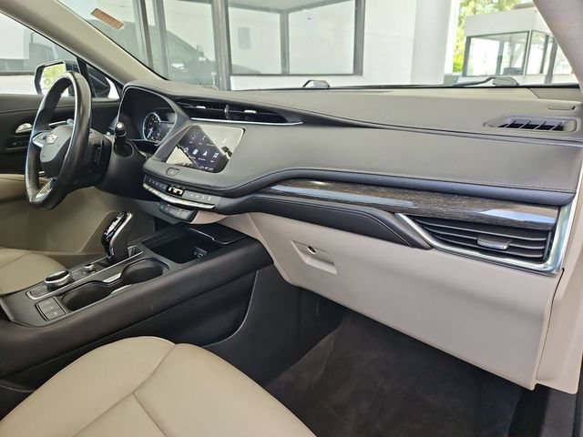 Used 2022 Cadillac XT4 Premium Luxury w/ Enhanced Visibility Package FWD image 29