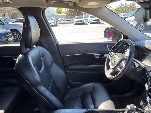 Used 2020 Volvo XC90 T5 Momentum w/ Protection Package Premier image 11