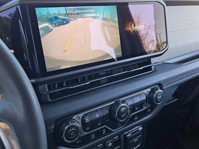 Used 2024 Jeep Wrangler Sahara image 13