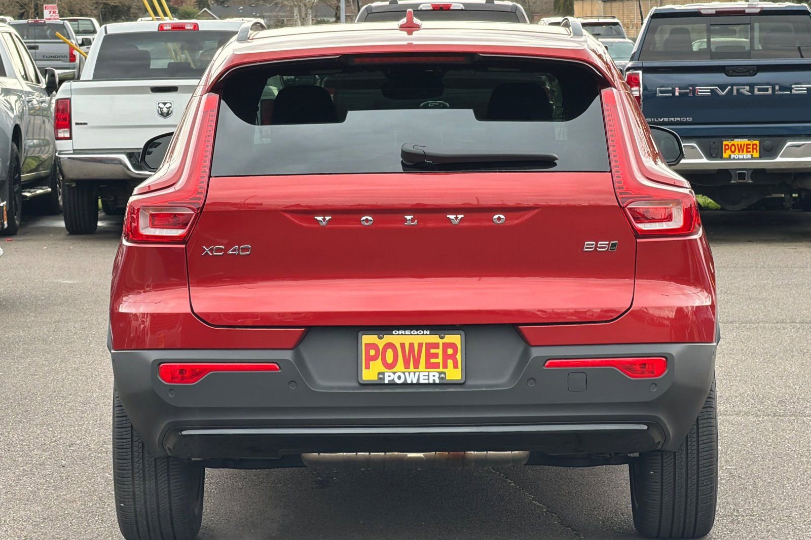 Used 2025 Volvo XC40 B5 Ultra w/ Climate Package image 5