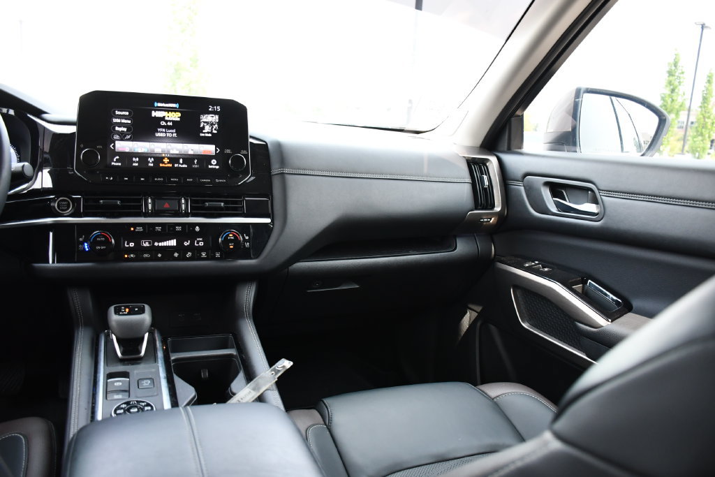Used 2024 Nissan Pathfinder Platinum w/ Cargo Package AWD/4WD image 25