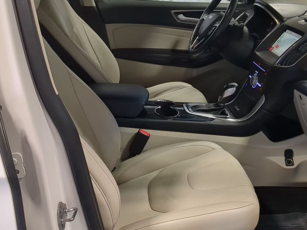 Used 2018 Ford Edge Titanium w/ Equipment Group 301A AWD/4WD image 21