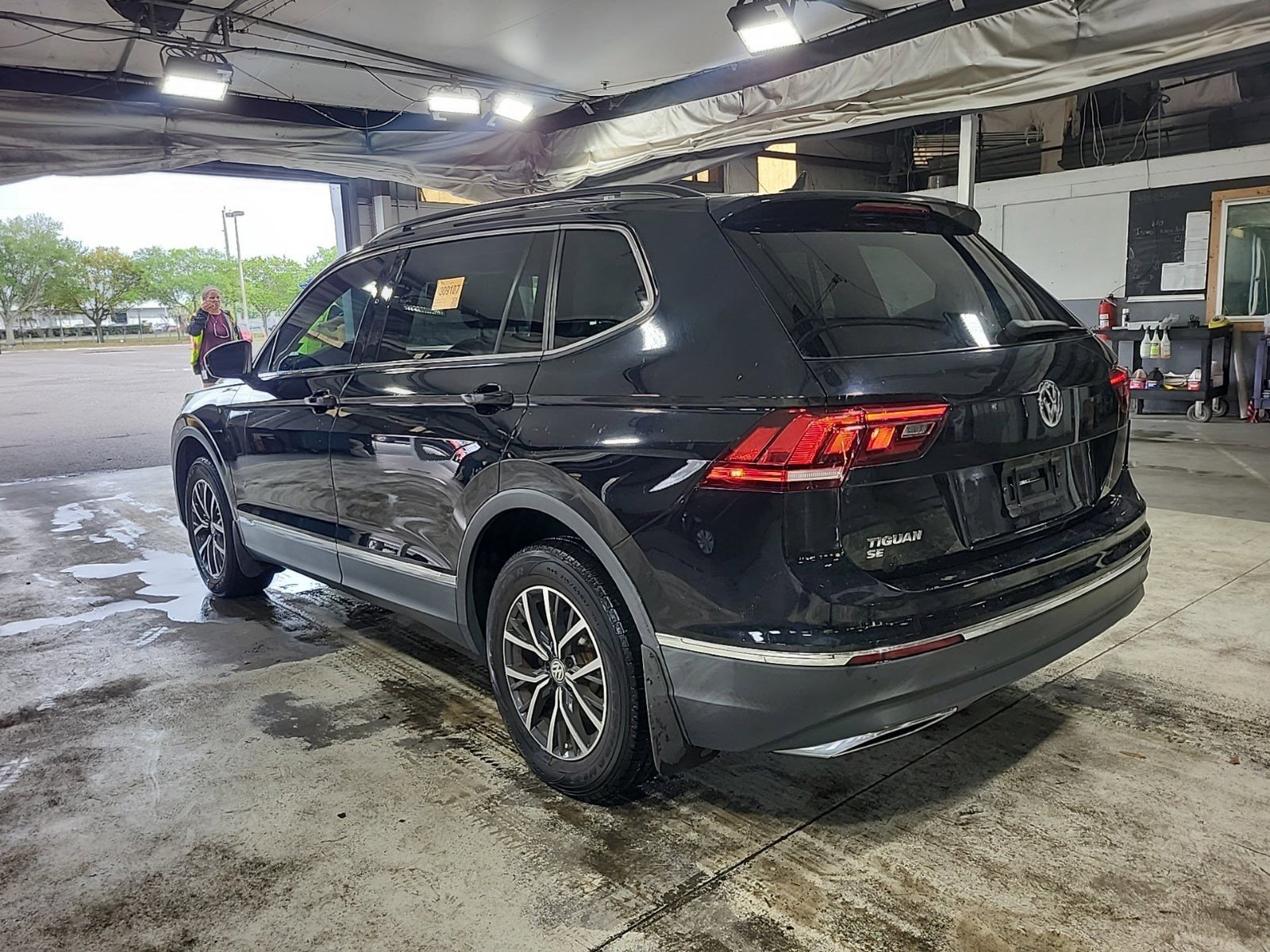 Used 2020 Volkswagen Tiguan SE FWD image 8